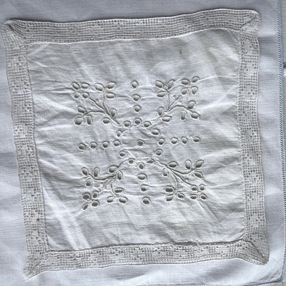 Vintage Embroidered Linen Lot 6 Cutwork Floral Table Linens Hankies